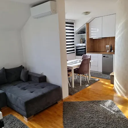 Skyloft Διαμέρισμα Ni